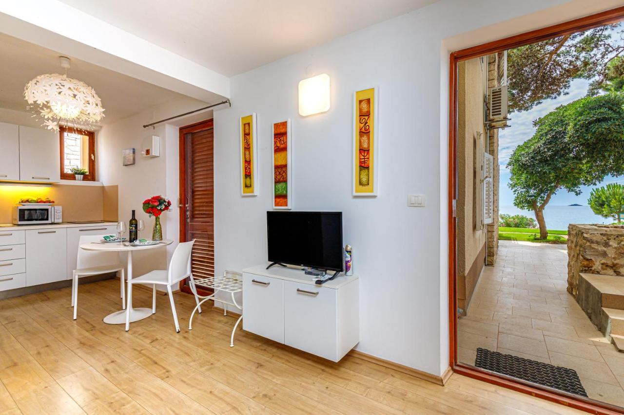 Al Mare Apartments ロヴィニ エクステリア 写真